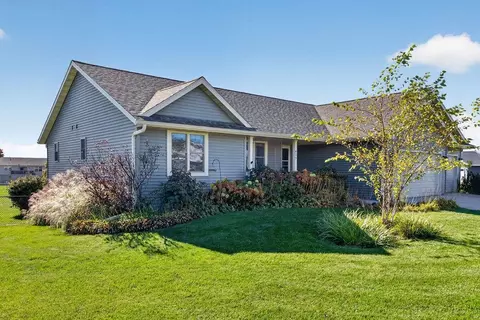 617 Badger Dr, Evansville, WI 53536