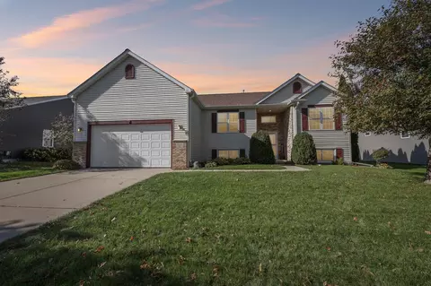 323 Stonefield Dr, Lake Mills, WI 53551