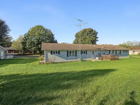 Exterior - 106 25th Ave #B, Monroe, WI 53566 photo 4 of 9