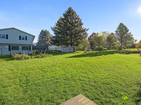 Exterior - 106 25th Ave #B, Monroe, WI 53566 photo 7 of 9