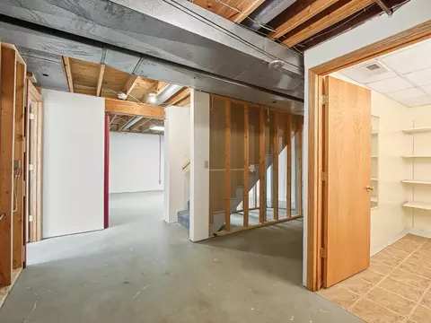 Entry Way - 106 25th Ave #B, Monroe, WI 53566 photo 2 of 2