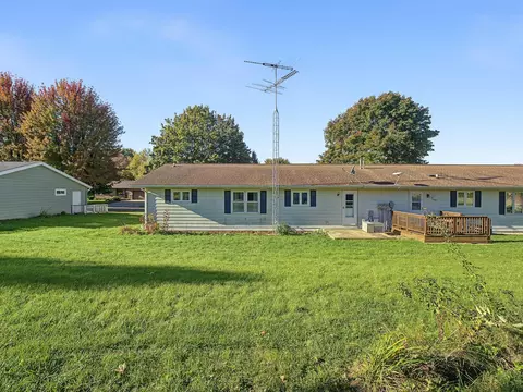 Exterior - 106 25th Ave #B, Monroe, WI 53566 photo 5 of 9