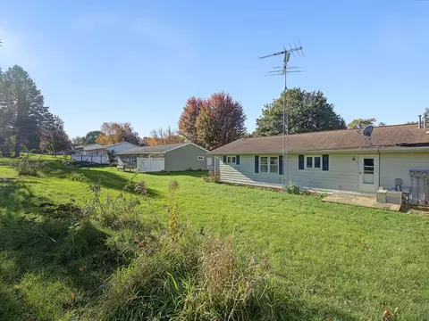 Exterior - 106 25th Ave #B, Monroe, WI 53566 photo 6 of 9