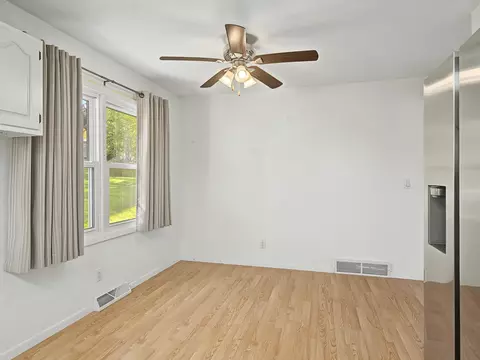 Dining - 106 25th Ave #B, Monroe, WI 53566 photo 1 of 1