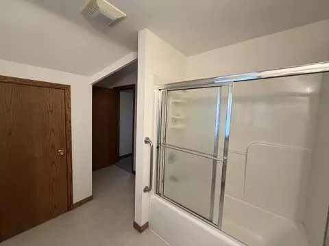 Bath - 32413243 S Riverside Dr, Beloit, WI 53511 photo 3 of 4