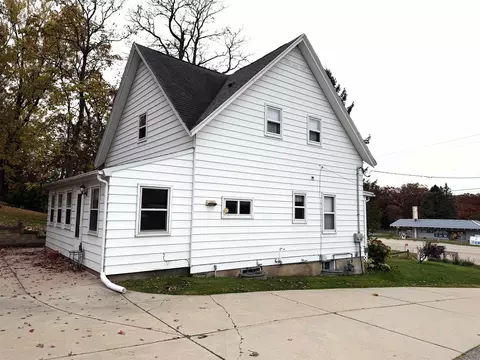 Exterior - 32413243 S Riverside Dr, Beloit, WI 53511 photo 3 of 17
