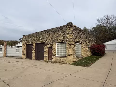 Exterior - 32413243 S Riverside Dr, Beloit, WI 53511 photo 10 of 17