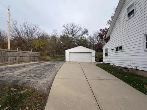 Exterior - 32413243 S Riverside Dr, Beloit, WI 53511 photo 7 of 17