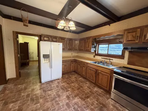 Kitchen - 32413243 S Riverside Dr, Beloit, WI 53511 photo 4 of 4