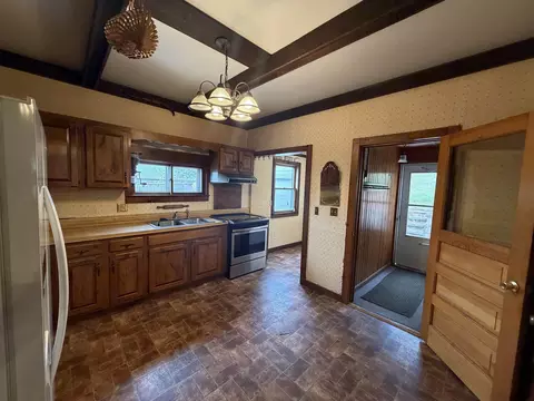 Kitchen - 32413243 S Riverside Dr, Beloit, WI 53511 photo 3 of 4