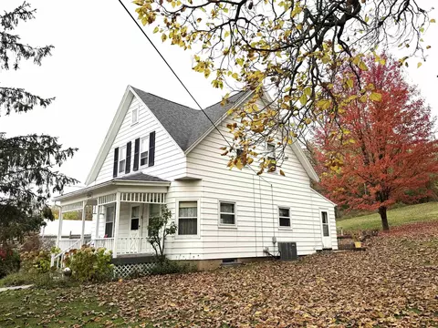 Exterior - 32413243 S Riverside Dr, Beloit, WI 53511 photo 2 of 17