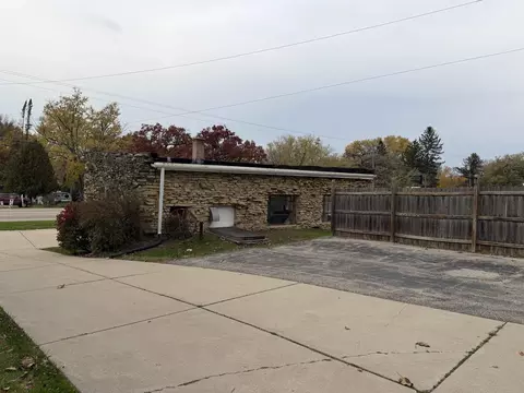 Exterior - 32413243 S Riverside Dr, Beloit, WI 53511 photo 6 of 17