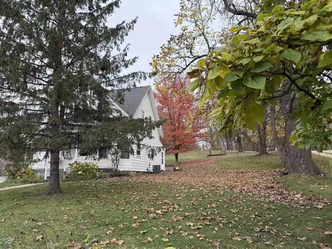Exterior - 32413243 S Riverside Dr, Beloit, WI 53511 photo 15 of 17