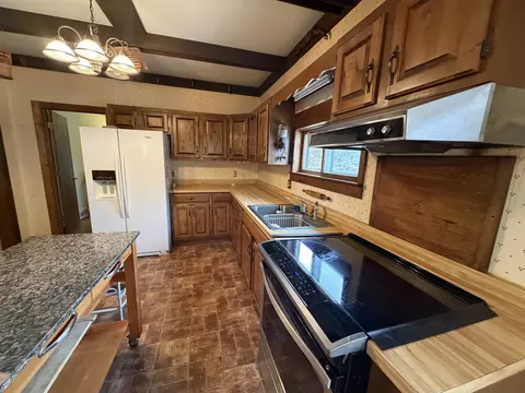 Kitchen - 32413243 S Riverside Dr, Beloit, WI 53511 photo 1 of 4
