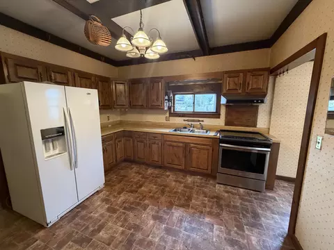 Kitchen - 32413243 S Riverside Dr, Beloit, WI 53511 photo 2 of 4