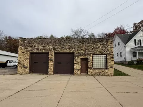 Exterior - 32413243 S Riverside Dr, Beloit, WI 53511 photo 5 of 17