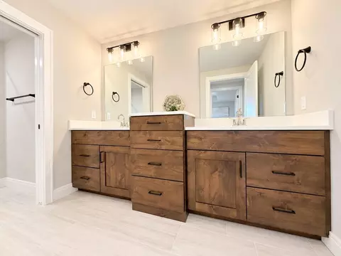 Bath - Unit 15 Timberlane Circle, Deforest, WI 53532 photo 4 of 4