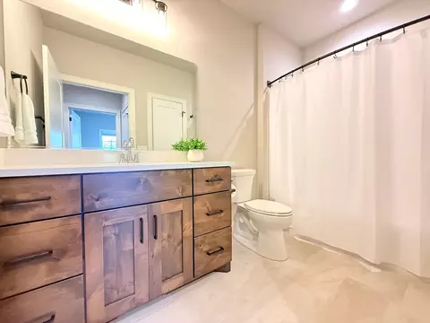Bath - Unit 15 Timberlane Circle, Deforest, WI 53532 photo 3 of 4