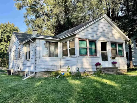 319 N Pine St, Janesville, WI 53546