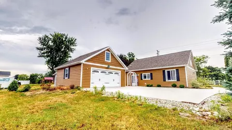 121 W Blackhawk Dr, Fort Atkinson, WI 53538