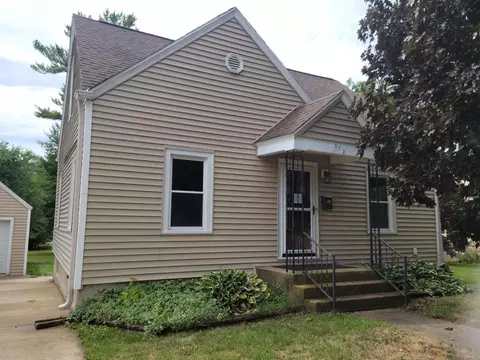 212 Stoughton Rd, Edgerton, WI 53534
