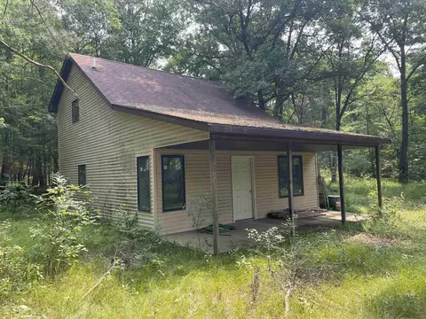 610 6th Ct, Hancock, WI 54943