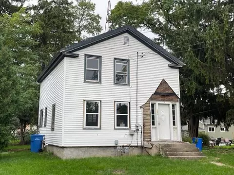 806 S 9th St, Watertown, WI 53094