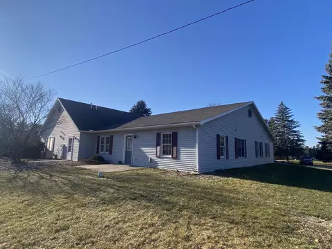 691 South St, Green Lake, WI 54941