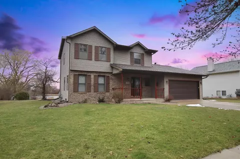 1104 Wedgewood Ln, Fond Du Lac, WI 54935