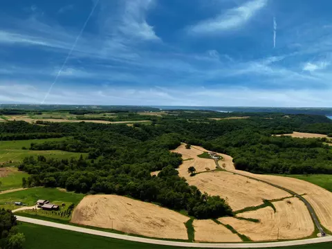 000 Oak Grove Ridge Rd, Eastman, WI 54626