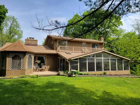 2950 N Shore Dr, Delavan, WI 53115