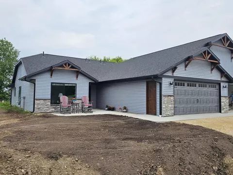 918 Silverthorne Dr, Viroqua, WI 54665