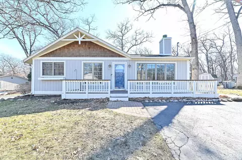 413 Hillcrest Dr, Fontana, WI 53125