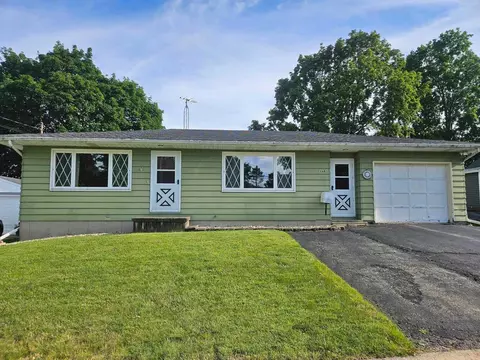 268 W Plymouth St, Jefferson, WI 53549