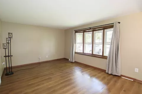82 University Dr, Fond Du Lac, WI 54935