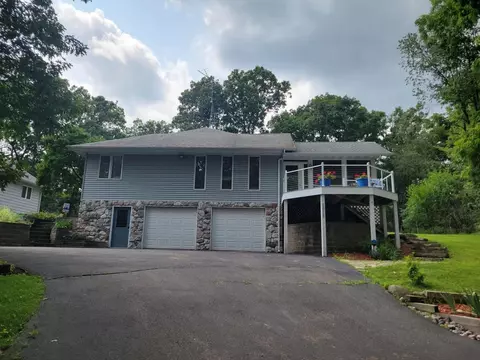 2015 Almond Dr, Delavan, WI 53115
