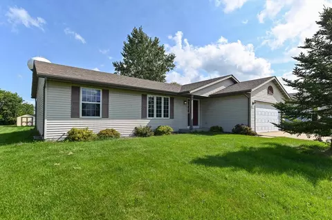 1419 Whispering Pines Dr, Delavan, WI 53115