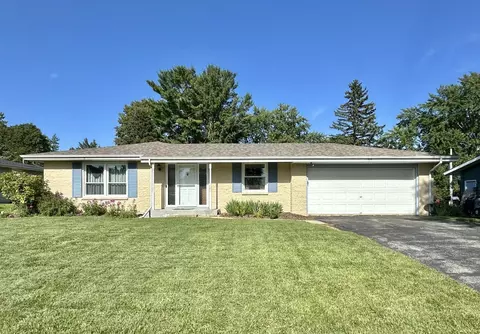 709 Madison Dr, Delavan, WI 53115