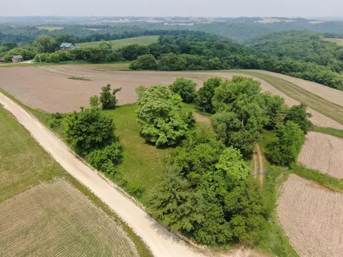 54008 Valentine Ln, Wauzeka, WI 53826