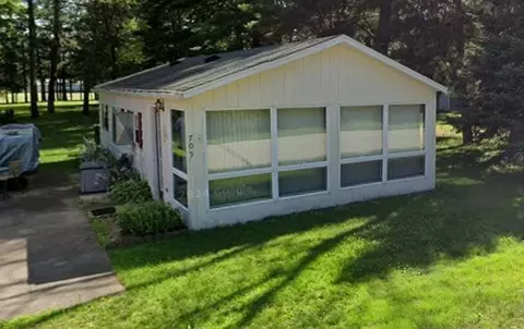 705 Lakeshore Dr, Avoca, WI 53506