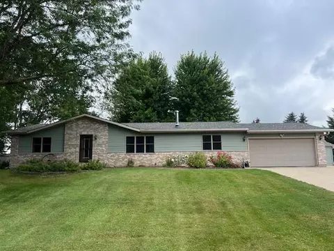 n8418 Swansea Drive, Ixonia, WI 53036