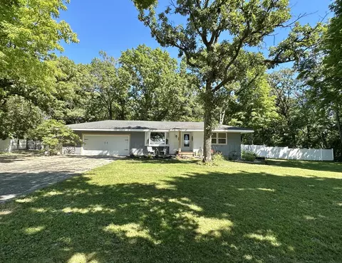 n1942 North Daisy Drive, Genoa City, WI 53128