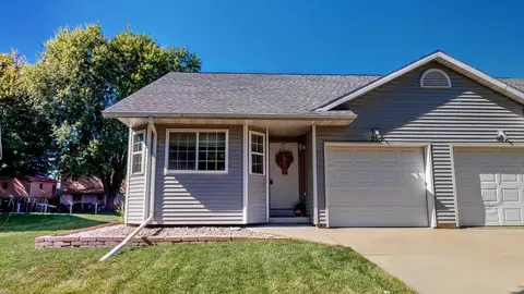 915 Parkwood Ln, Jefferson, WI 53549
