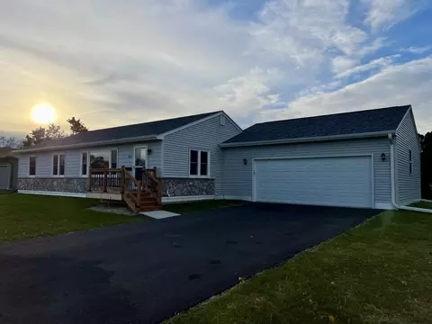 708 Schumacher Way, Fort Atkinson, WI 53538