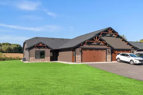 910 Silverthorne Dr, Viroqua, WI 54665