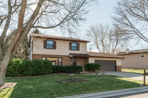 871 Hickory Ct, Watertown, WI 53094