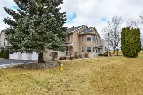 106 Eagle Pointe Dr #B, Delavan, WI 53115