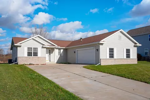 n8020 Woodland Court, Ixonia, WI 53036