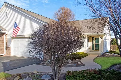 865 Sweetbriar Dr #2, Elkhorn, WI 53121
