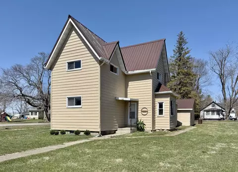 140 Seymour St, Sharon, WI 53585